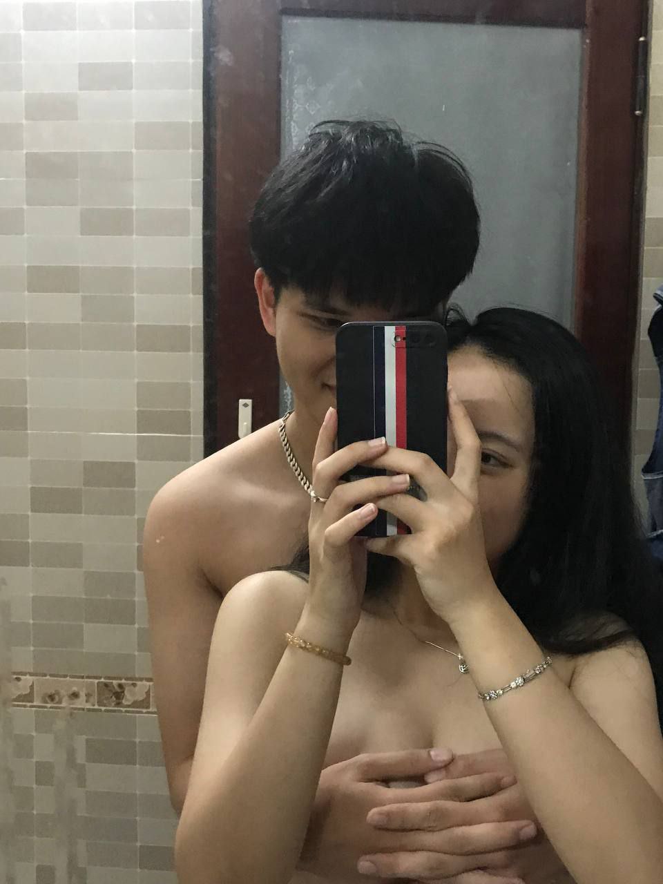 Về quê em người yêu chơi nữa đêm bị chị gái cô ấy gạ tình